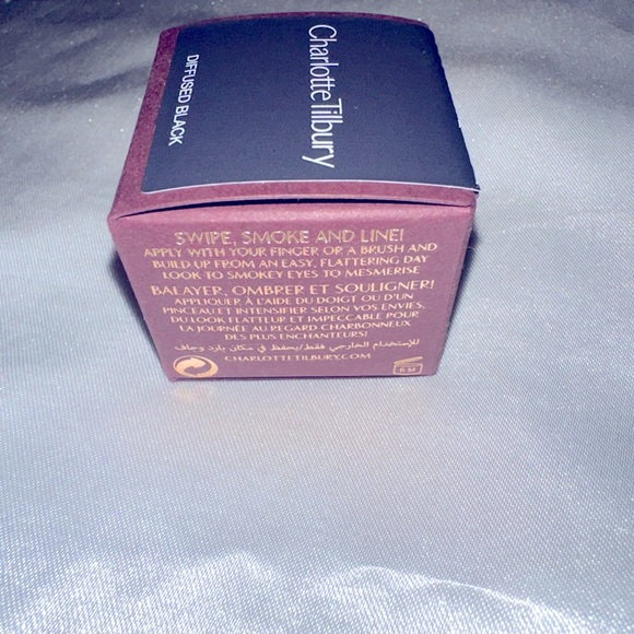Charlotte Tilbury MATTE EYES TO MESMERISE
Diffused Black - Picture 4 of 5